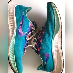 Nike size 11 women's cute tennis shoes